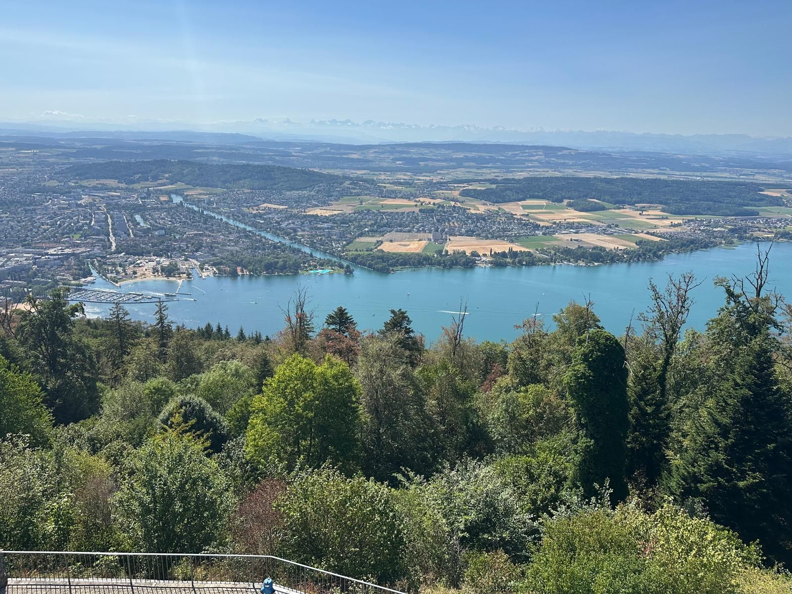 Panoramablick von Magglingen über Biel und den Bielersee bis zur Alpenkette