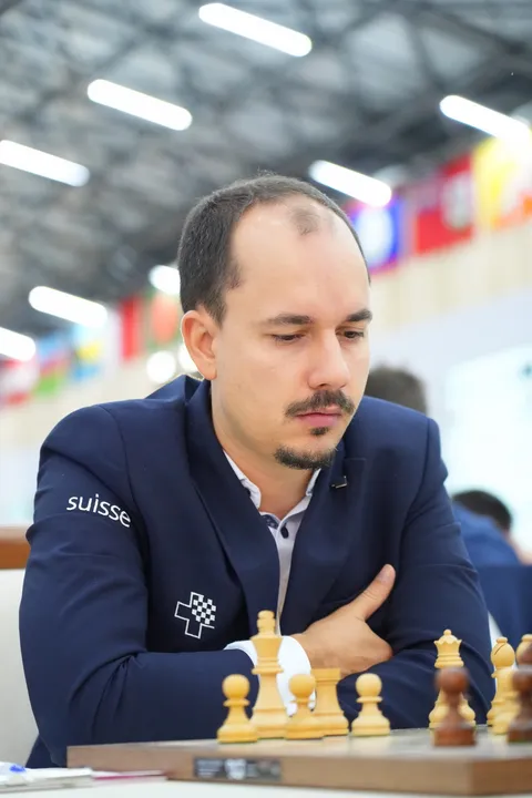 GM Sebastian Bogner am Brett an der Schacholympiade 2026 in Samarkand.